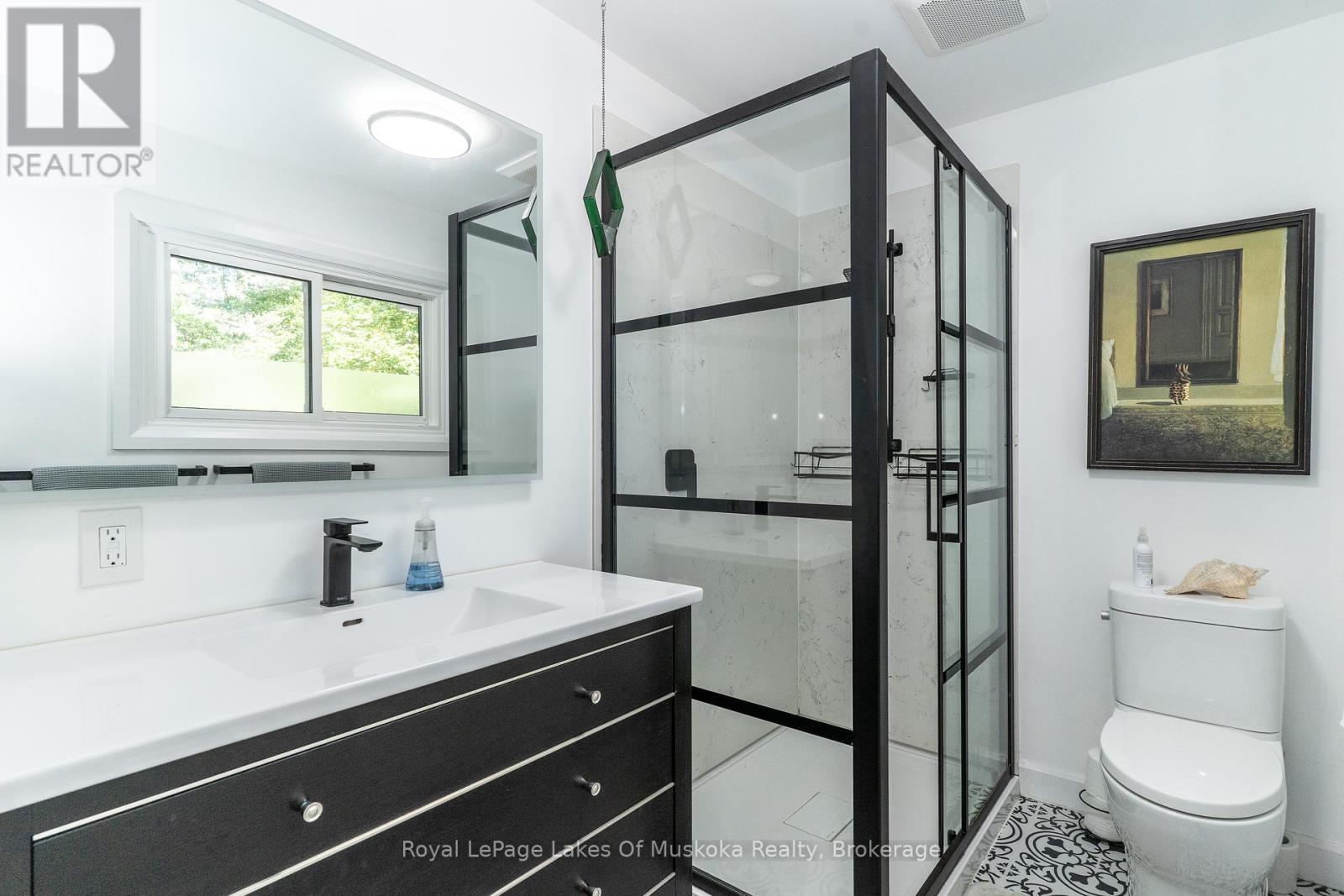 Photo 13 of 15 Douglas Drive, Bracebridge ON