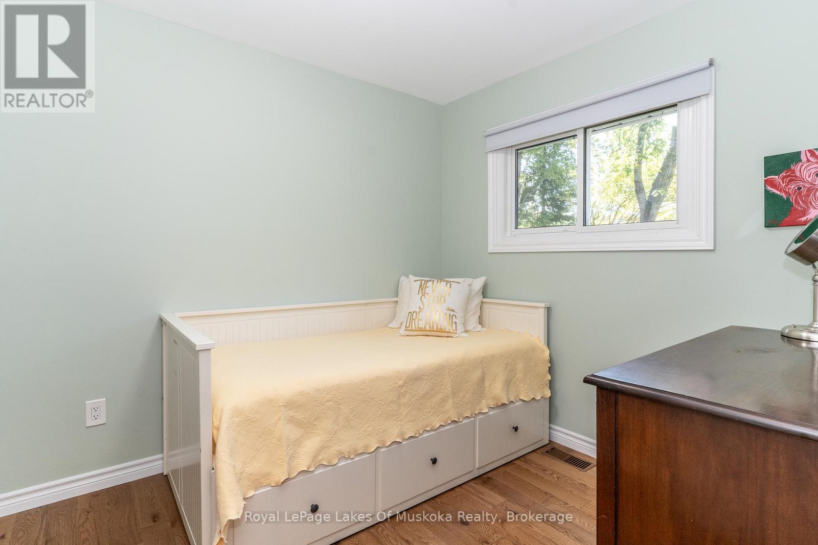 Photo 14 of 15 Douglas Drive, Bracebridge ON