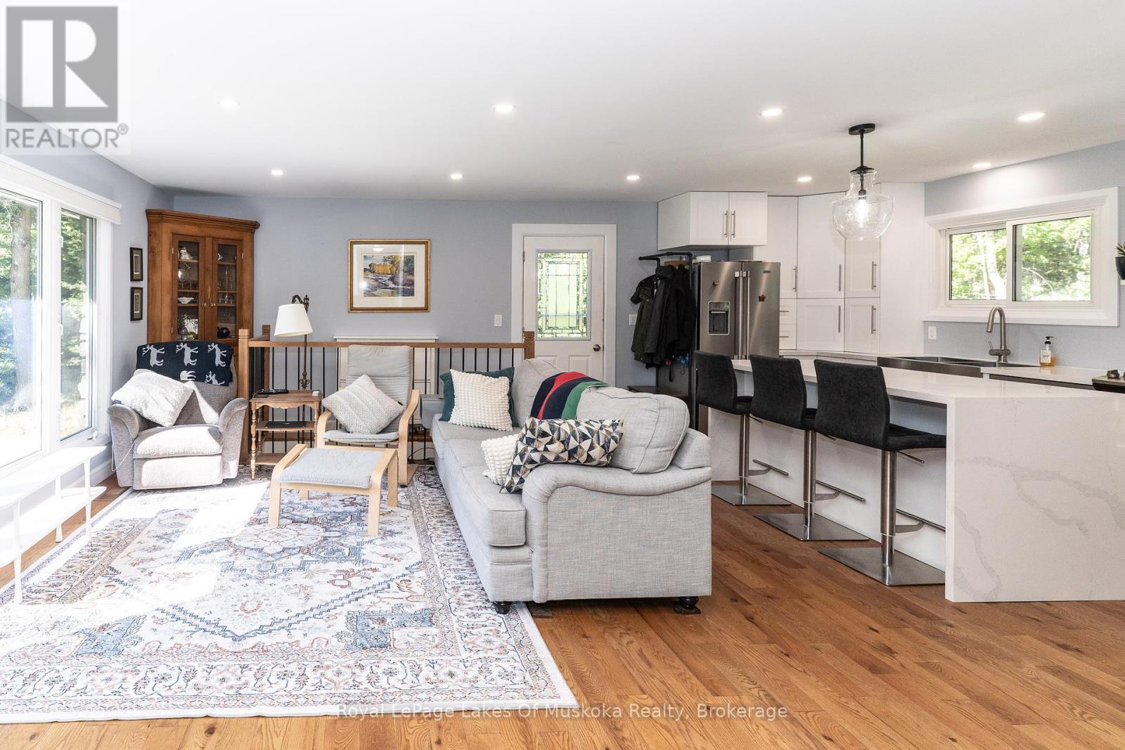 Photo 4 of 15 Douglas Drive, Bracebridge ON