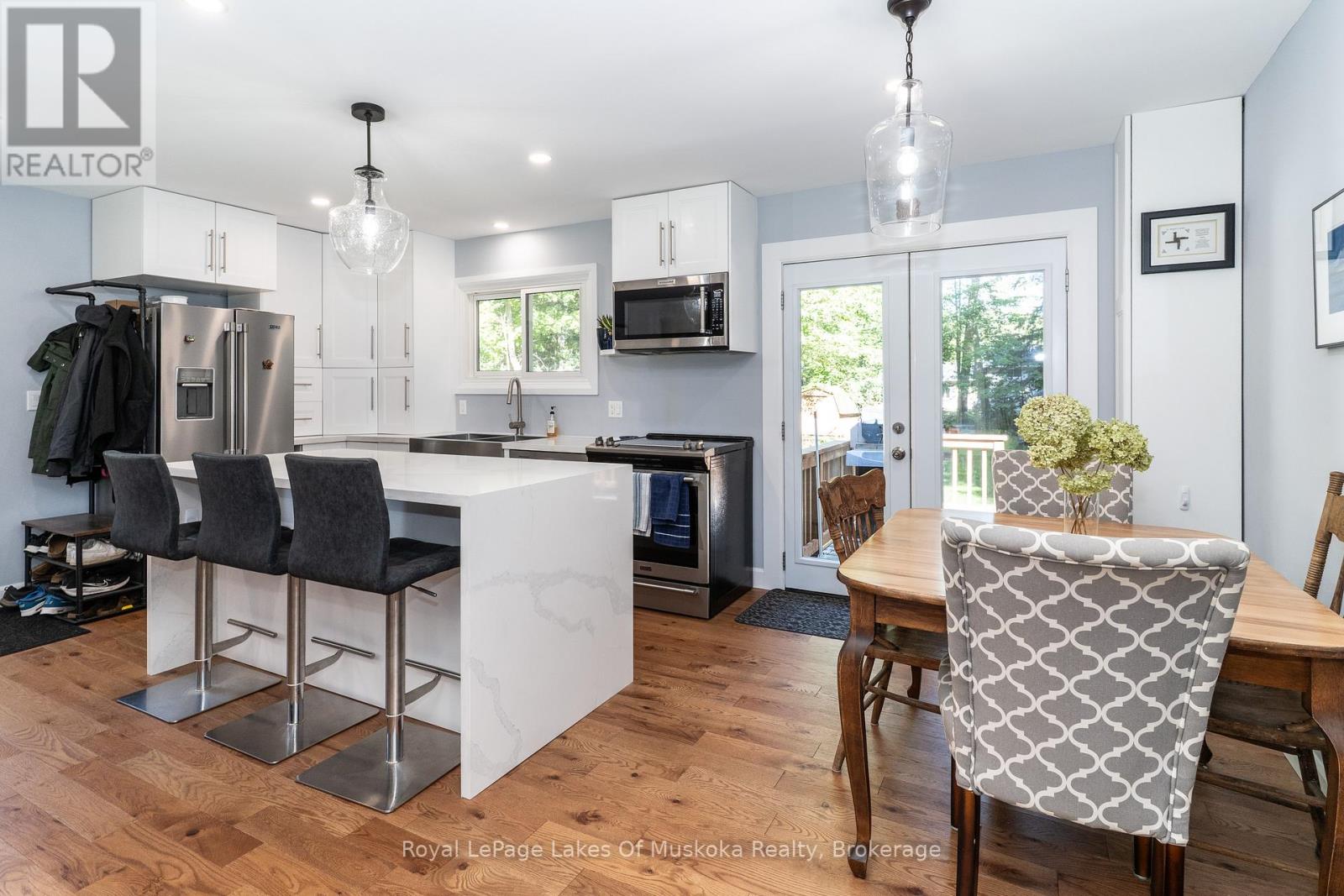 Photo 5 of 15 Douglas Drive, Bracebridge ON