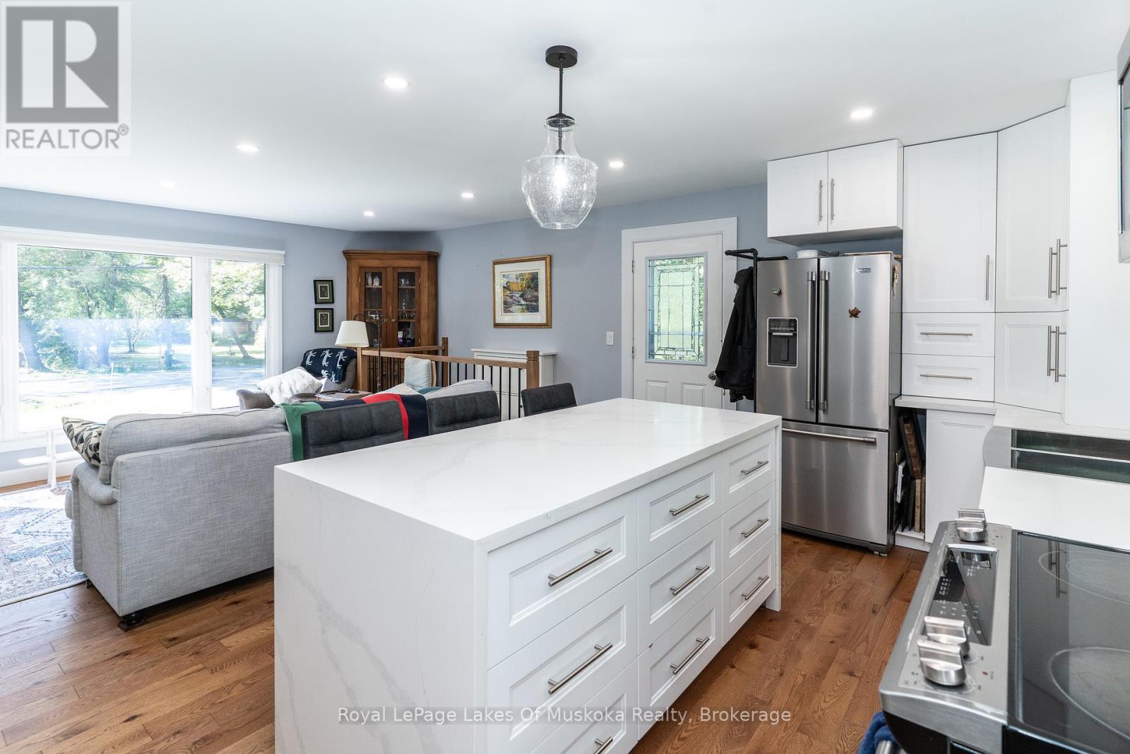 Photo 7 of 15 Douglas Drive, Bracebridge ON