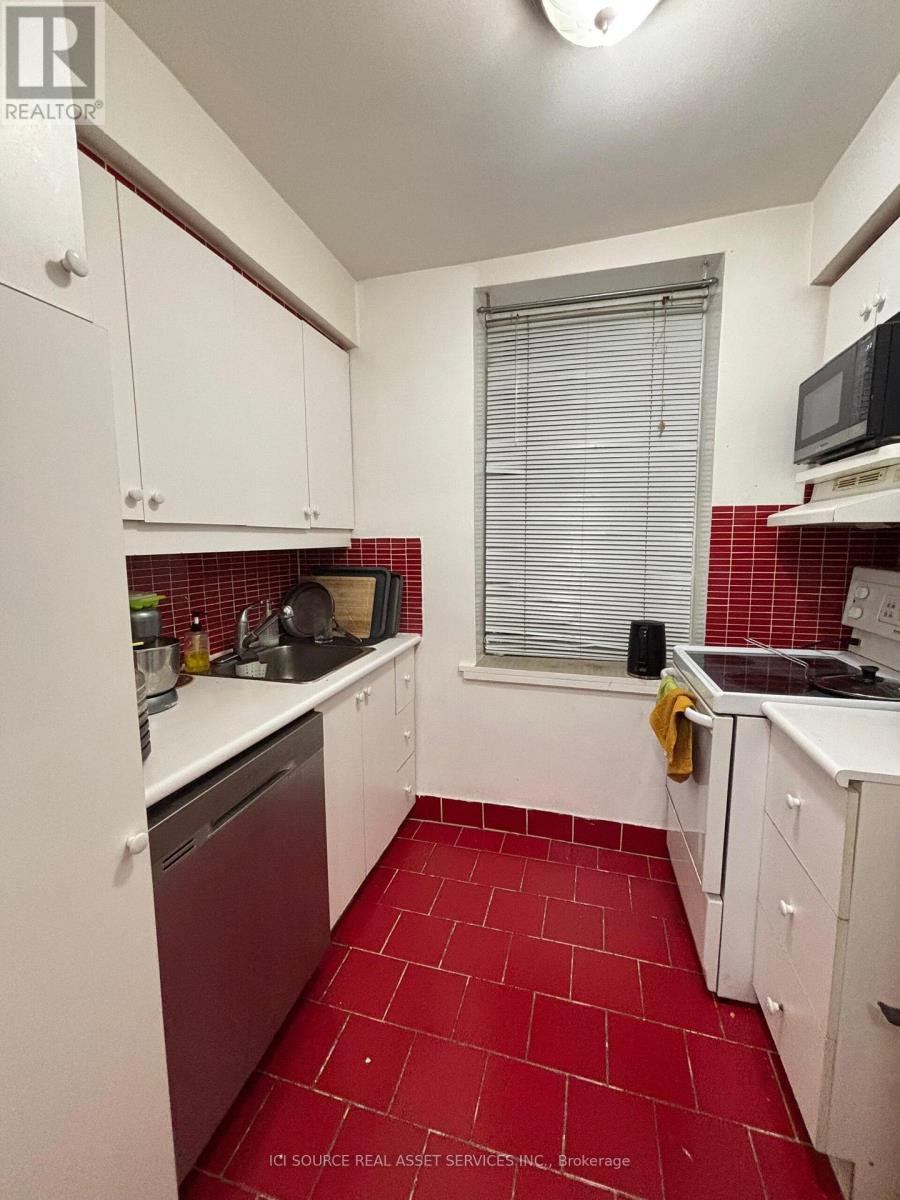 Photo 14 of 104 707 Eglinton Avenue W, Toronto ON