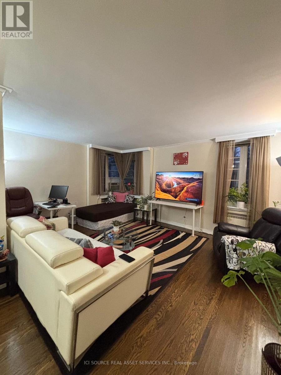 Photo 17 of 104 707 Eglinton Avenue W, Toronto ON