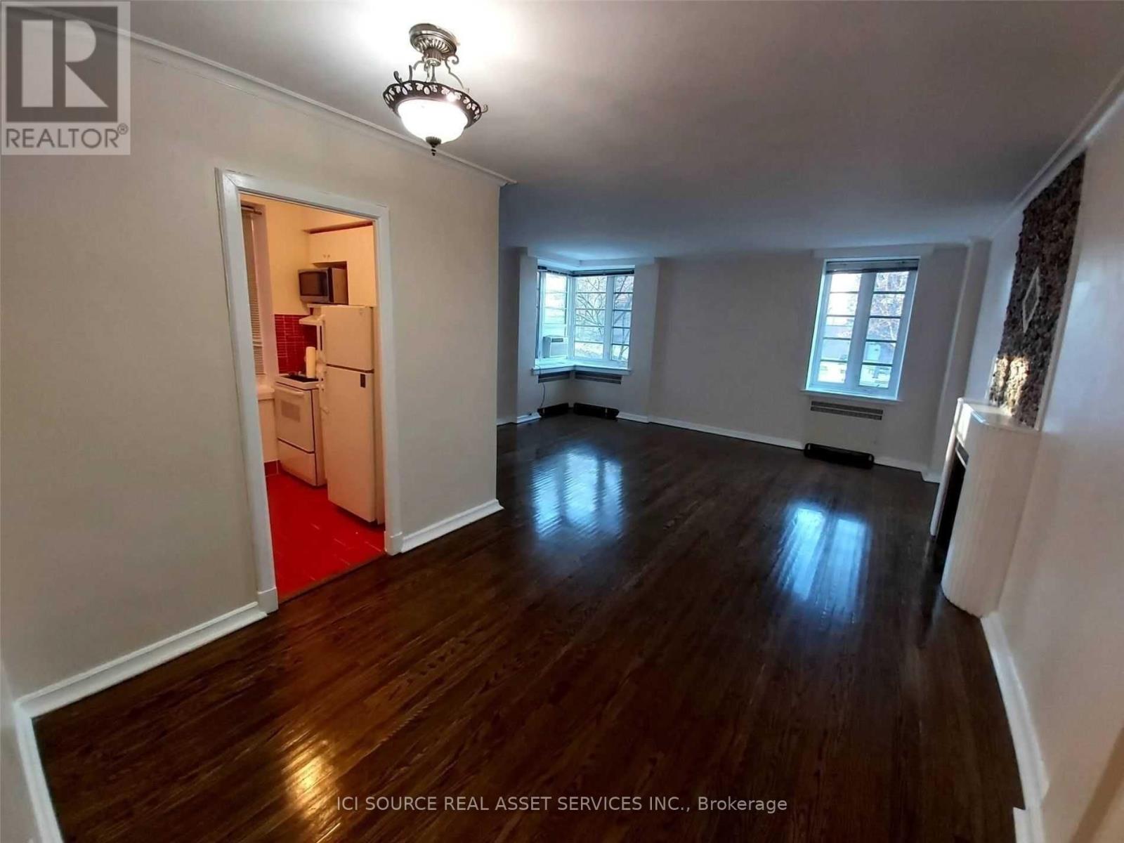 Photo 2 of 104 707 Eglinton Avenue W, Toronto ON