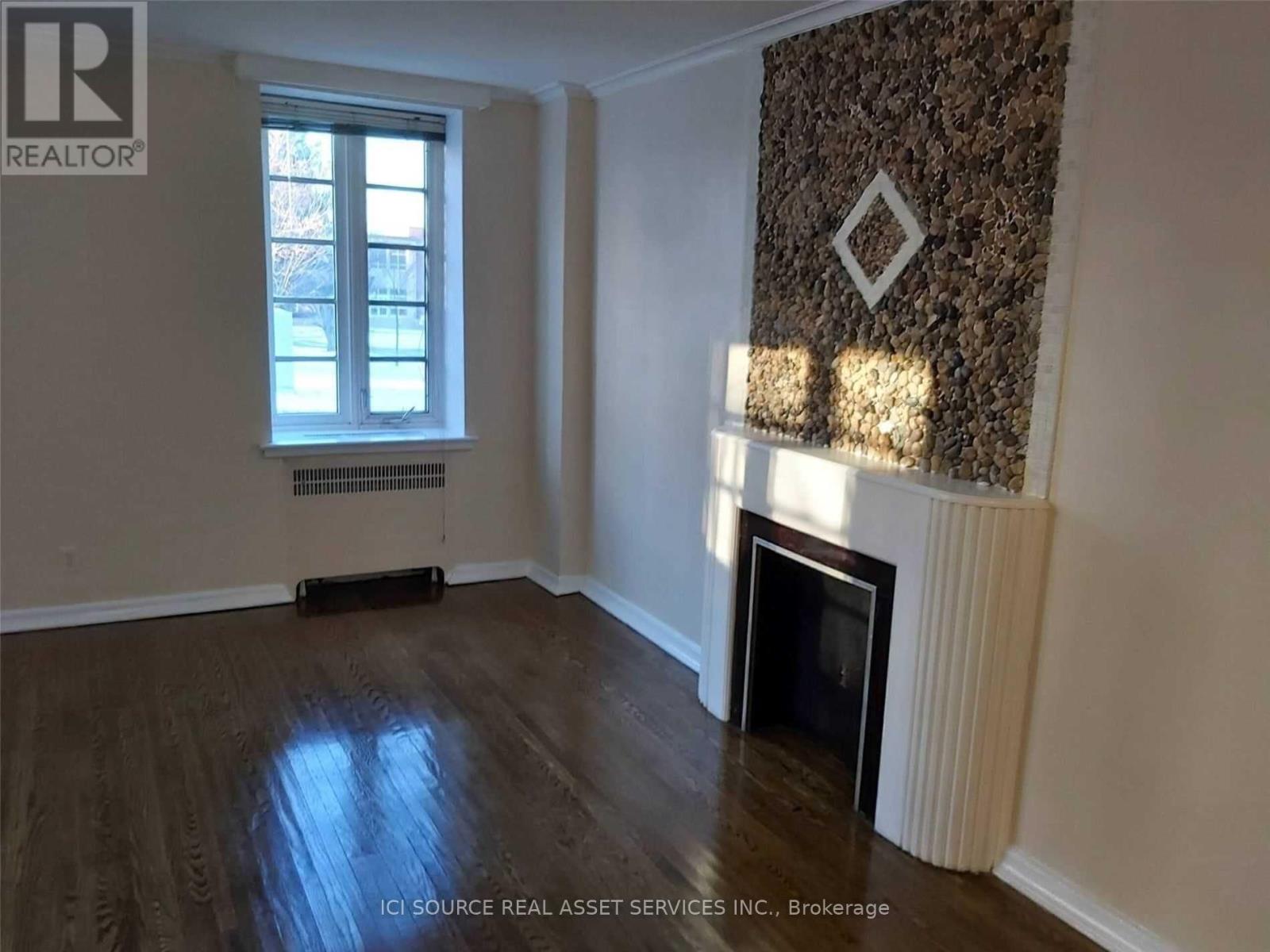 Photo 3 of 104 707 Eglinton Avenue W, Toronto ON