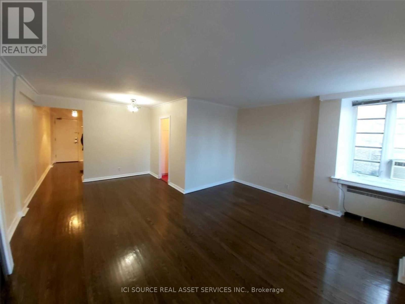 Photo 5 of 104 707 Eglinton Avenue W, Toronto ON