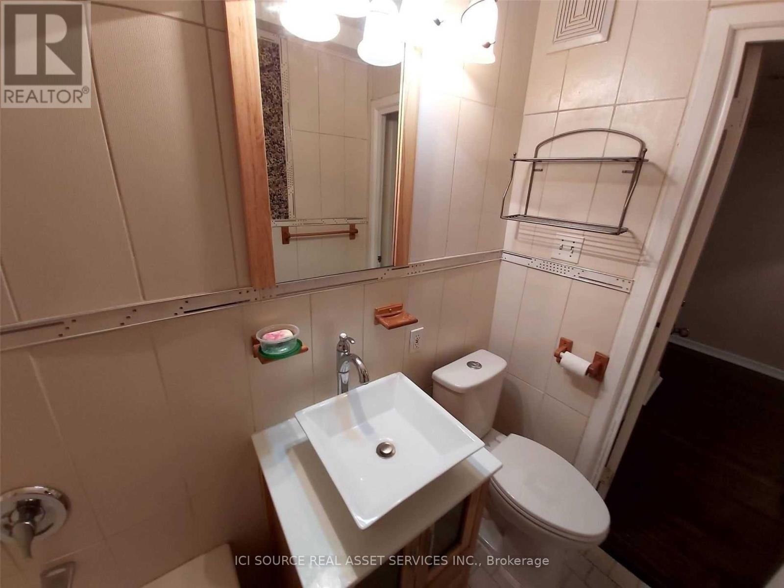 Photo 6 of 104 707 Eglinton Avenue W, Toronto ON