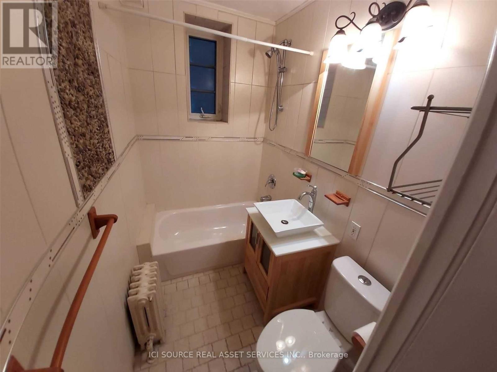 Photo 7 of 104 707 Eglinton Avenue W, Toronto ON