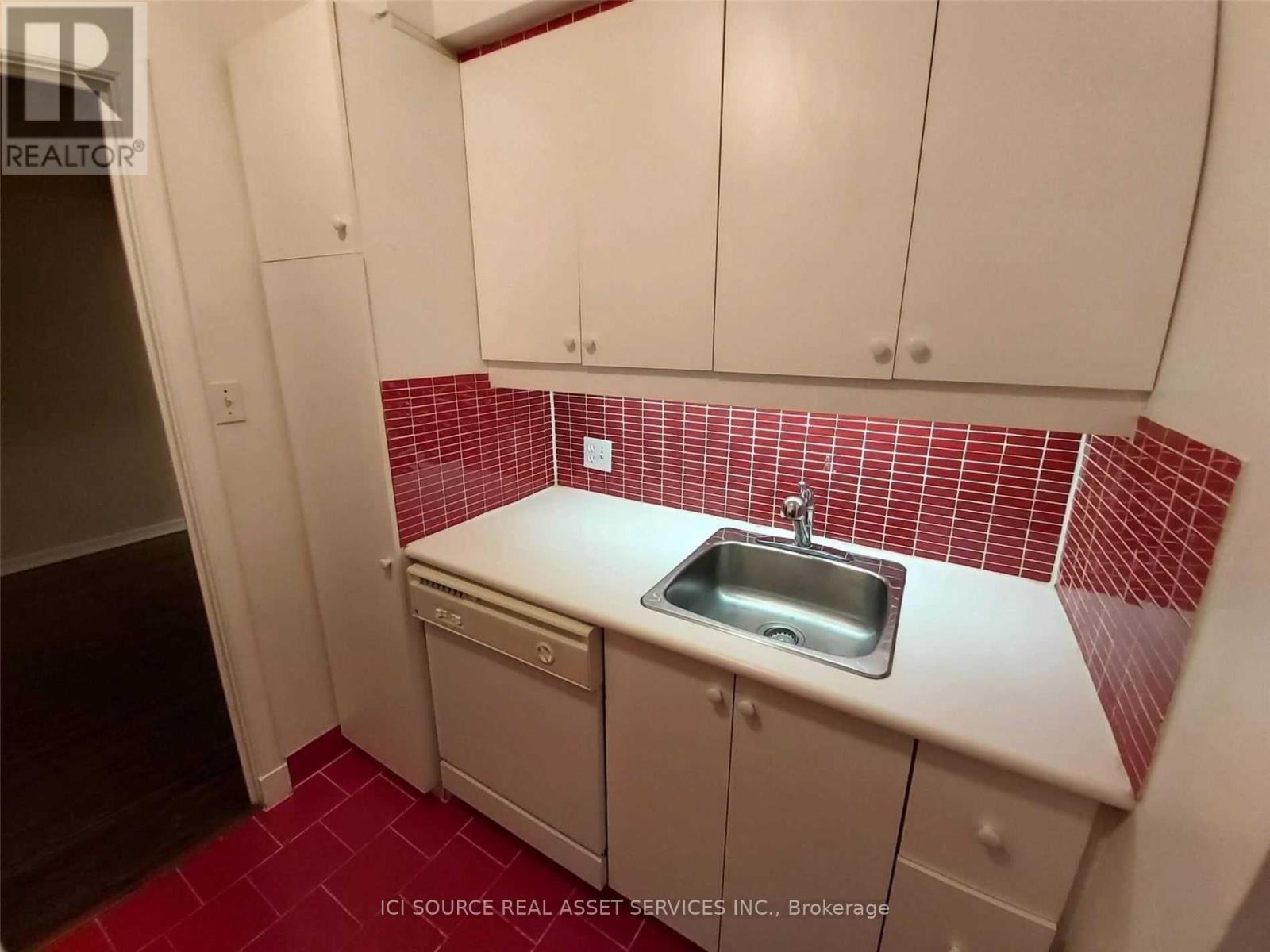 Photo 9 of 104 707 Eglinton Avenue W, Toronto ON