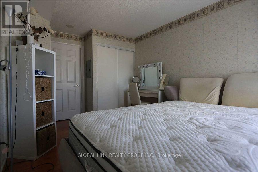 Photo 12 of 2202 763 Bay Street, Toronto ON
