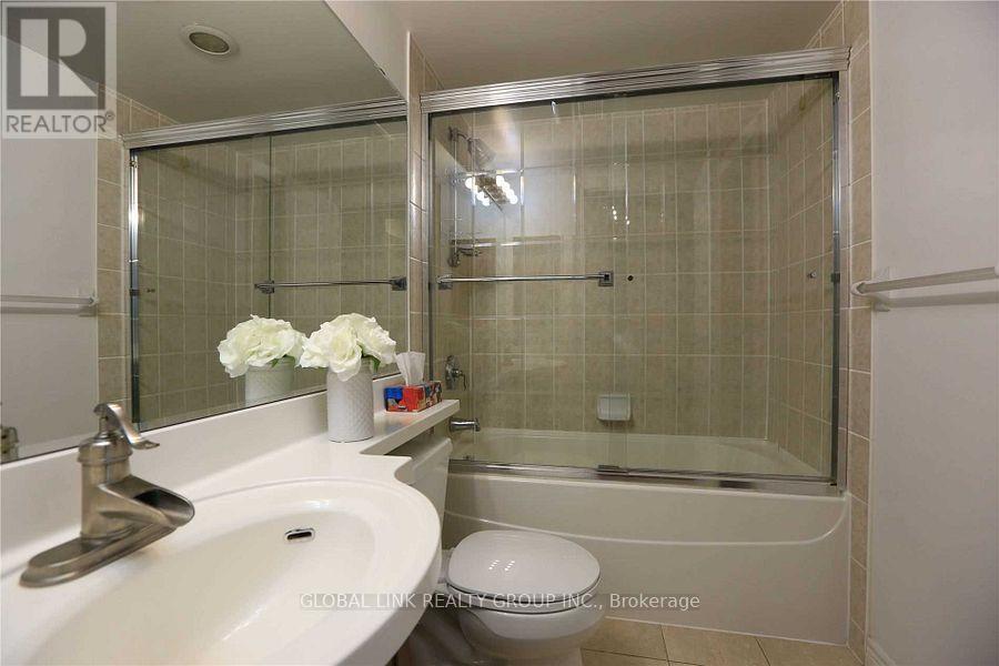 Photo 9 of 2202 763 Bay Street, Toronto ON