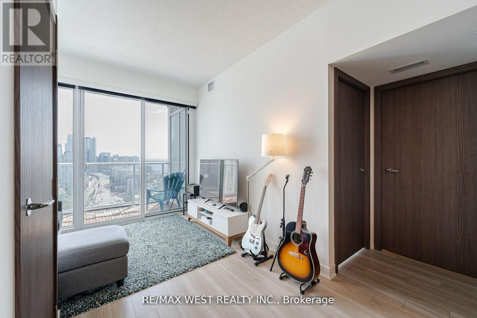 Photo 10 of 3912 17 Bathurst Street, Toronto ON