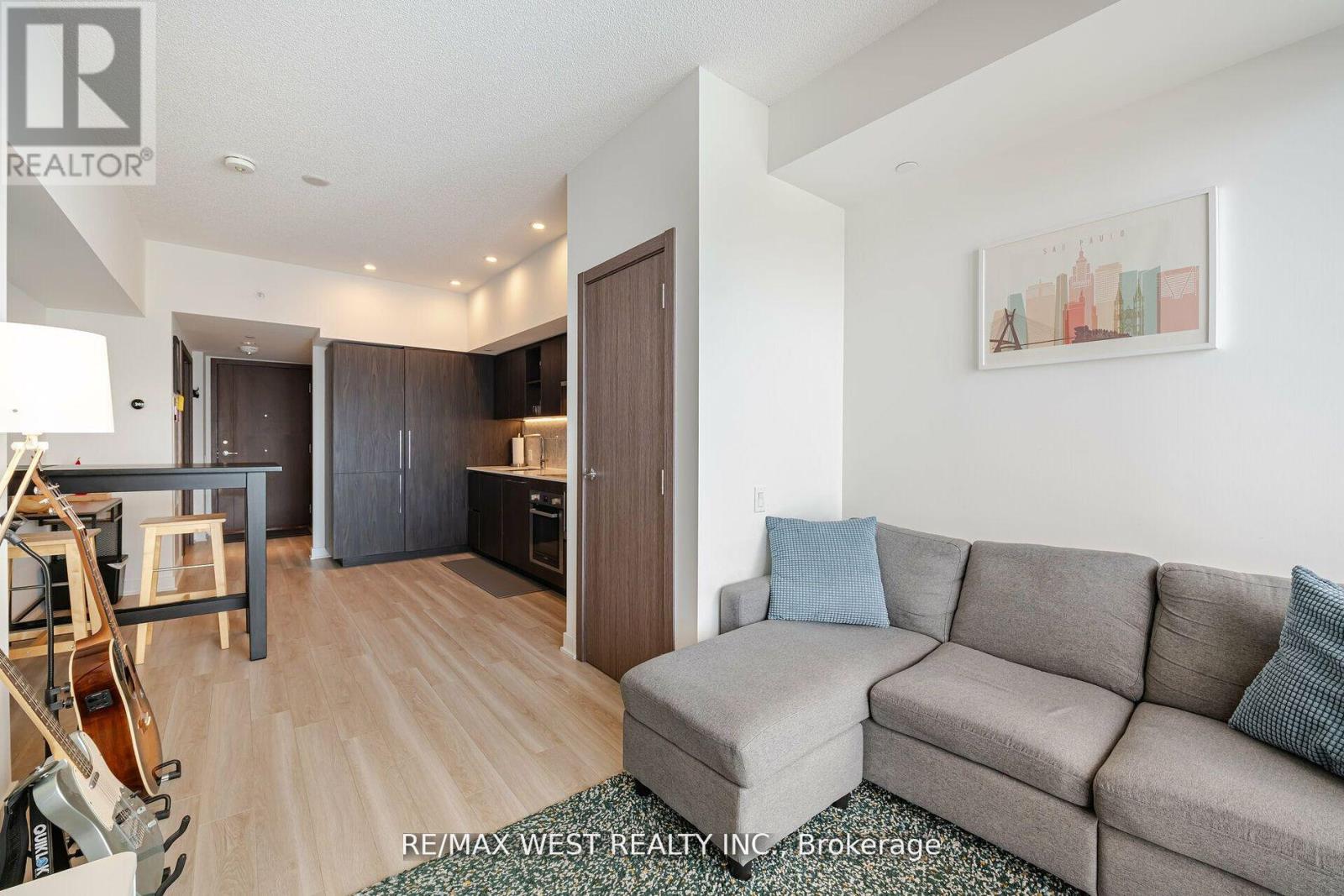 Photo 11 of 3912 17 Bathurst Street, Toronto ON