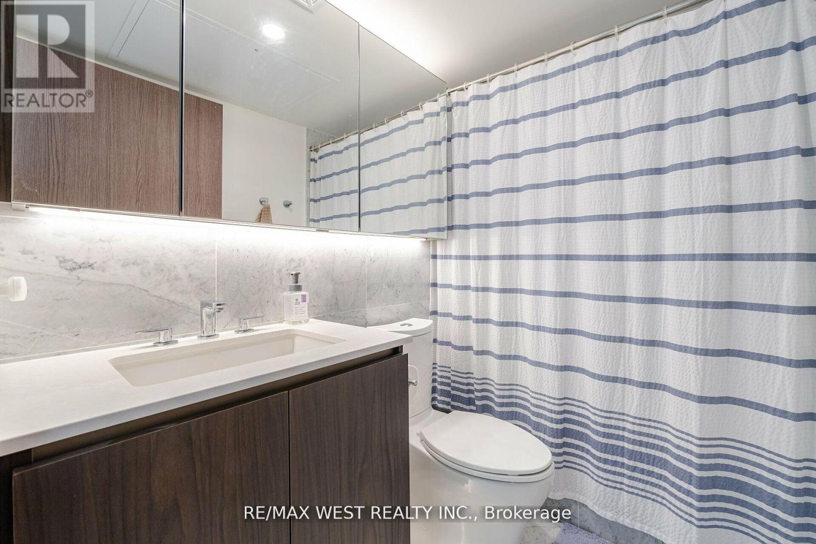 Photo 13 of 3912 17 Bathurst Street, Toronto ON
