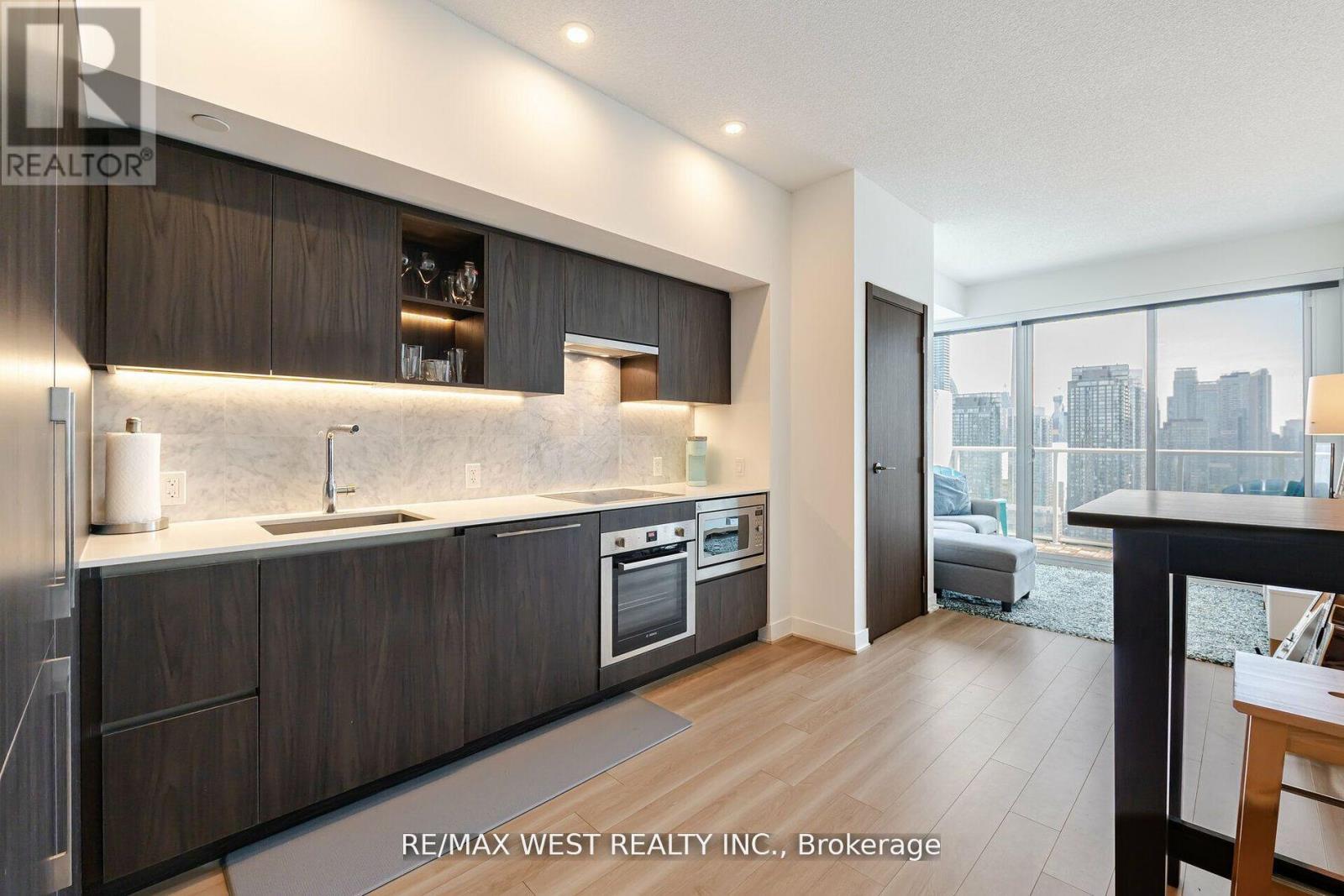Photo 6 of 3912 17 Bathurst Street, Toronto ON