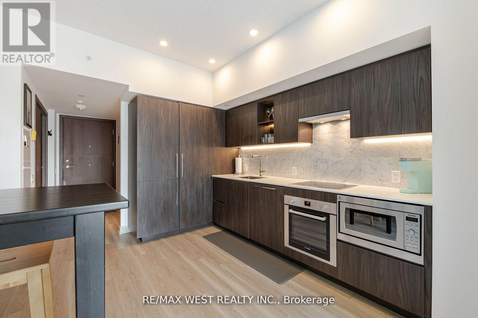 Photo 8 of 3912 17 Bathurst Street, Toronto ON