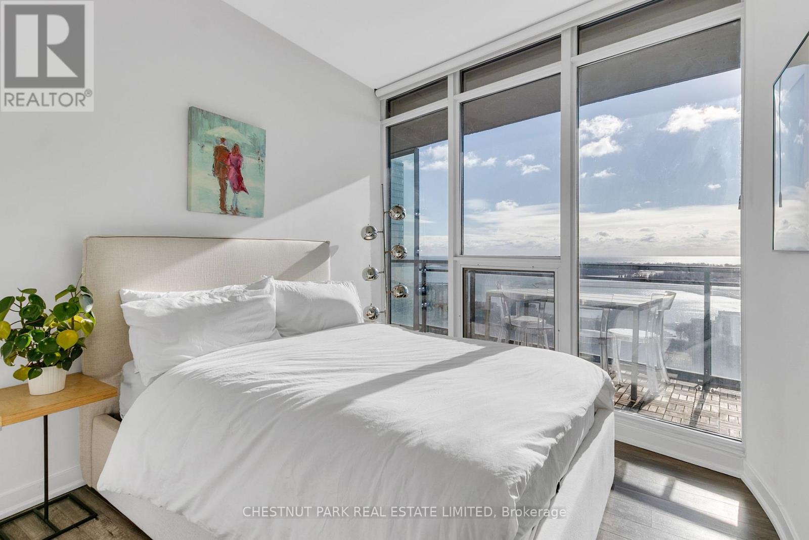 Photo 11 of 3010 25 Capreol Court, Toronto ON