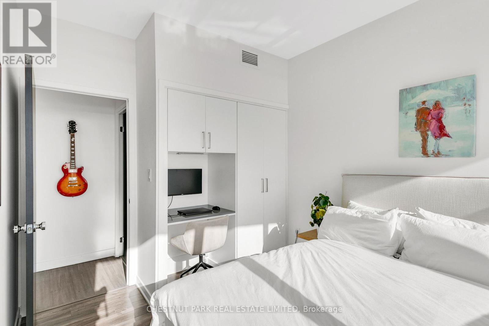 Photo 12 of 3010 25 Capreol Court, Toronto ON