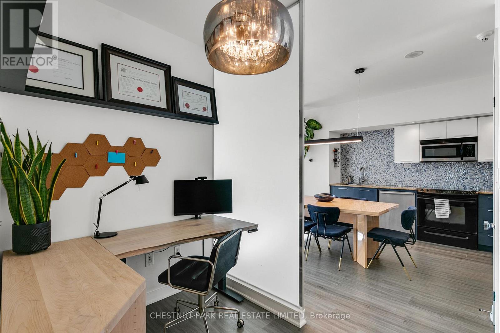 Photo 15 of 3010 25 Capreol Court, Toronto ON