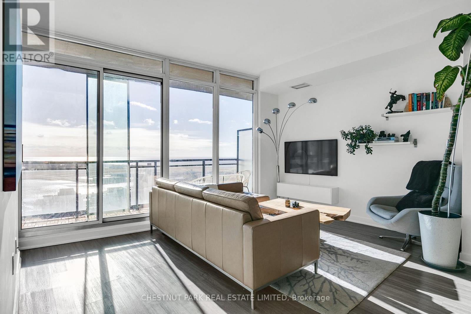 Photo 2 of 3010 25 Capreol Court, Toronto ON