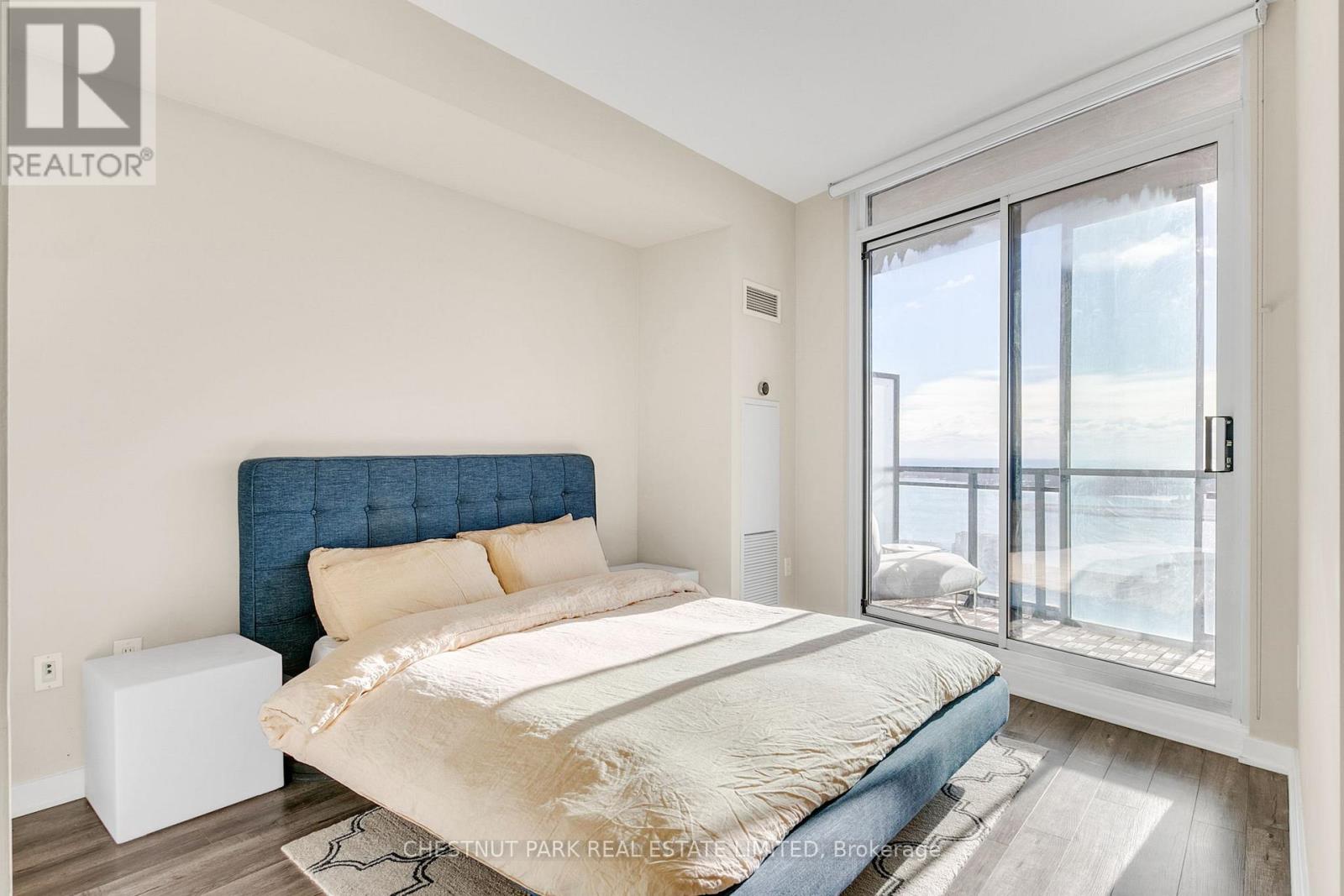 Photo 7 of 3010 25 Capreol Court, Toronto ON