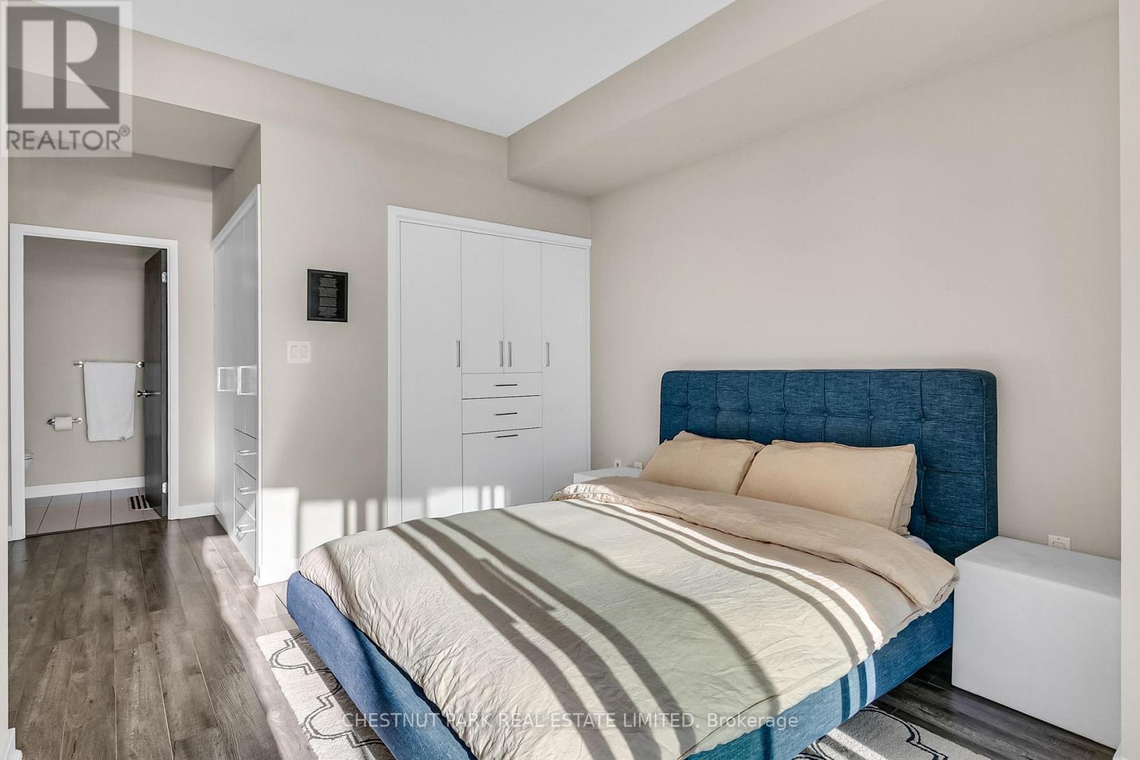 Photo 8 of 3010 25 Capreol Court, Toronto ON