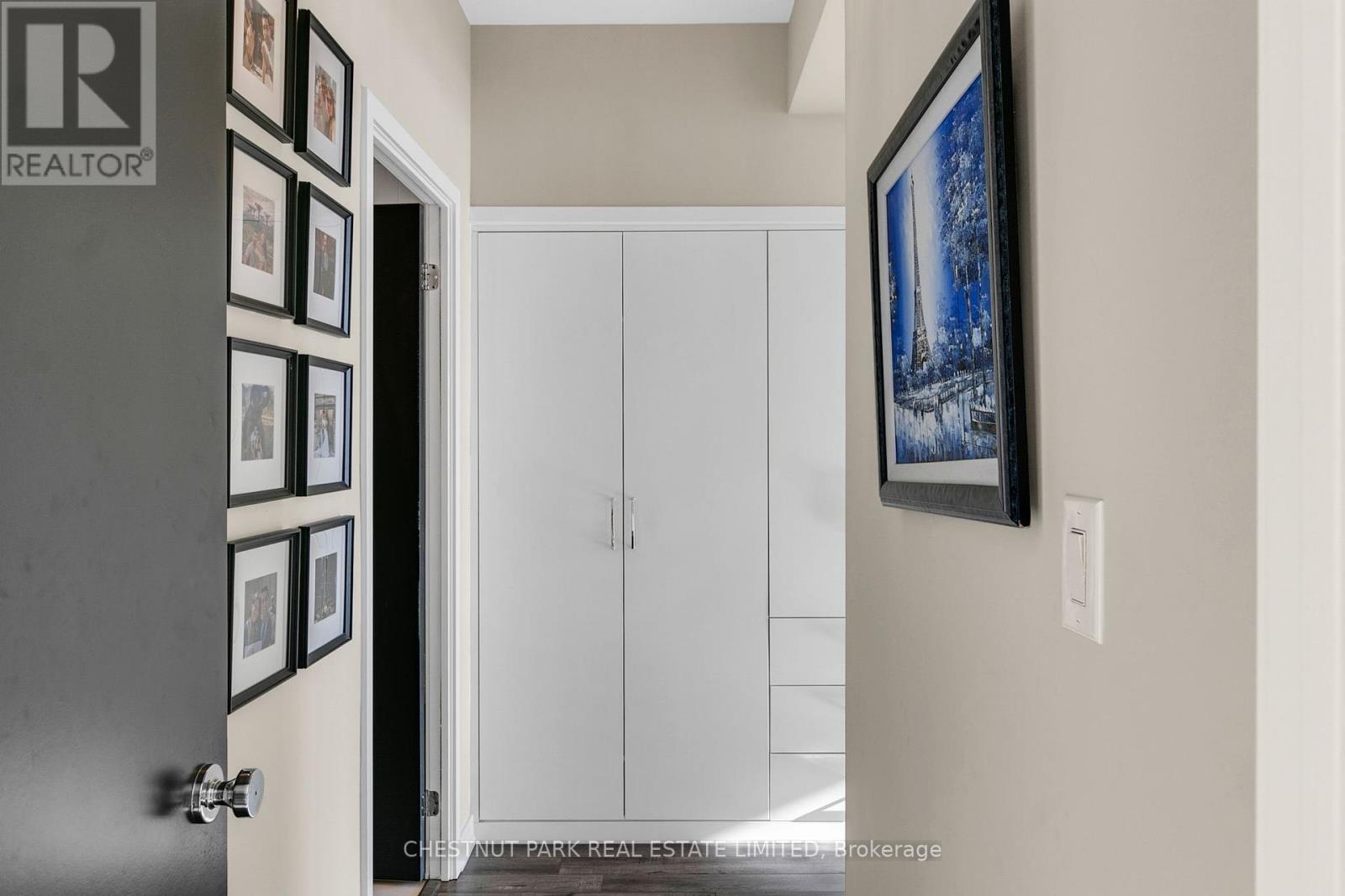 Photo 9 of 3010 25 Capreol Court, Toronto ON