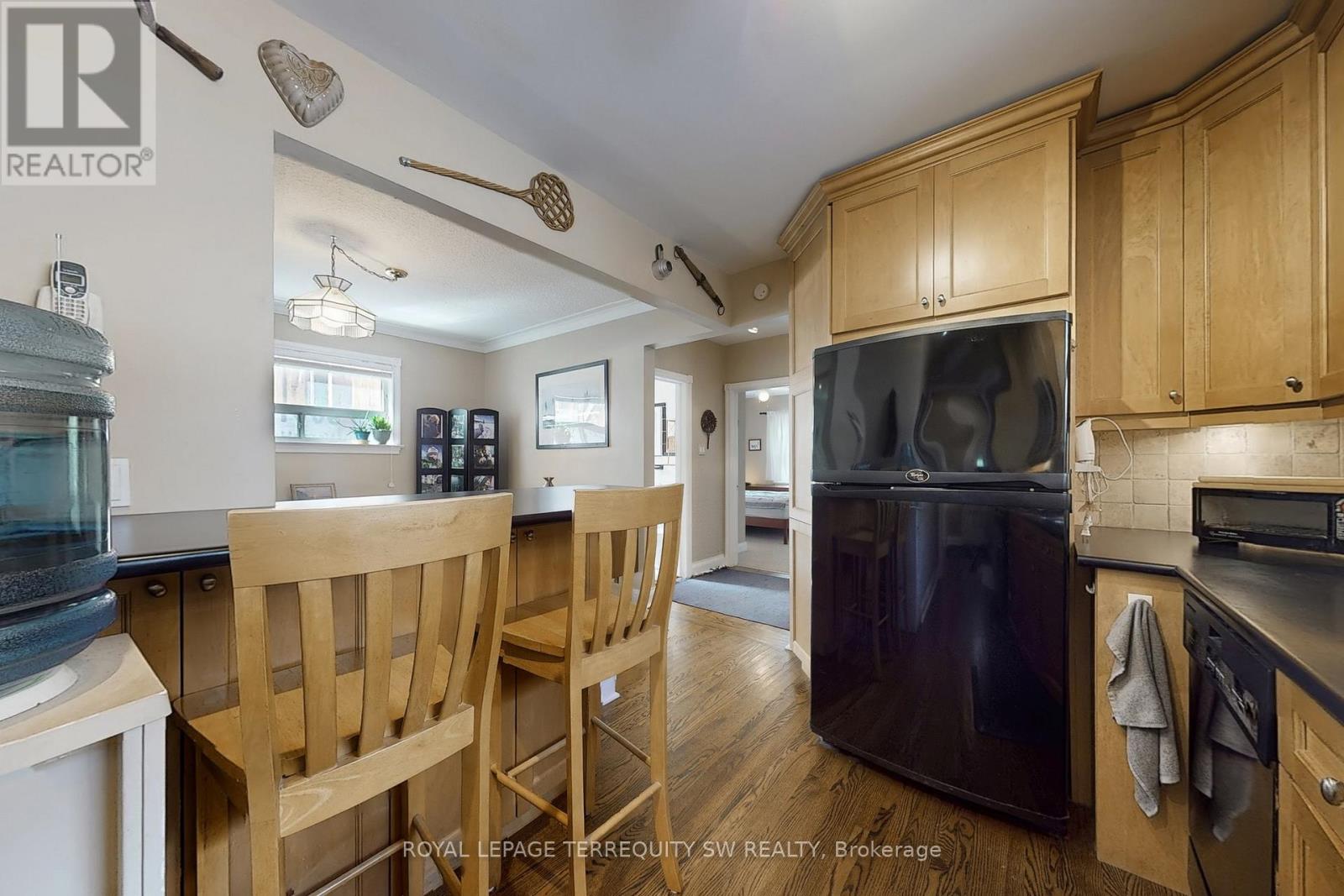 Photo 10 of 242 Joicey Boulevard, Toronto ON