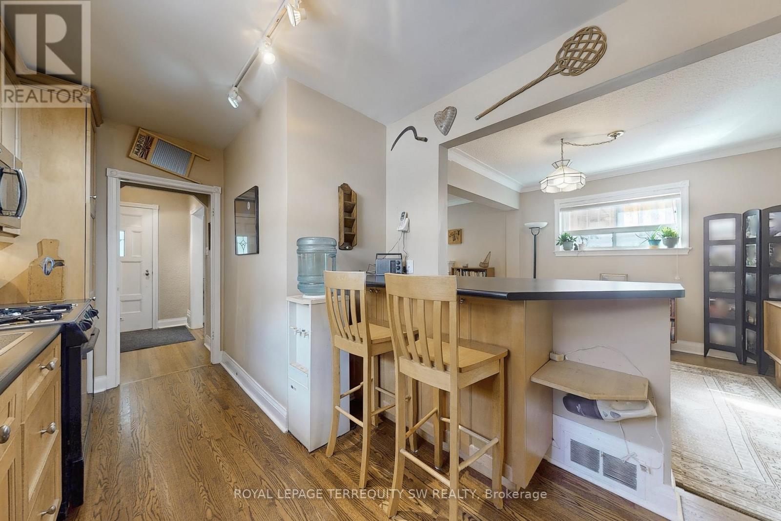 Photo 11 of 242 Joicey Boulevard, Toronto ON