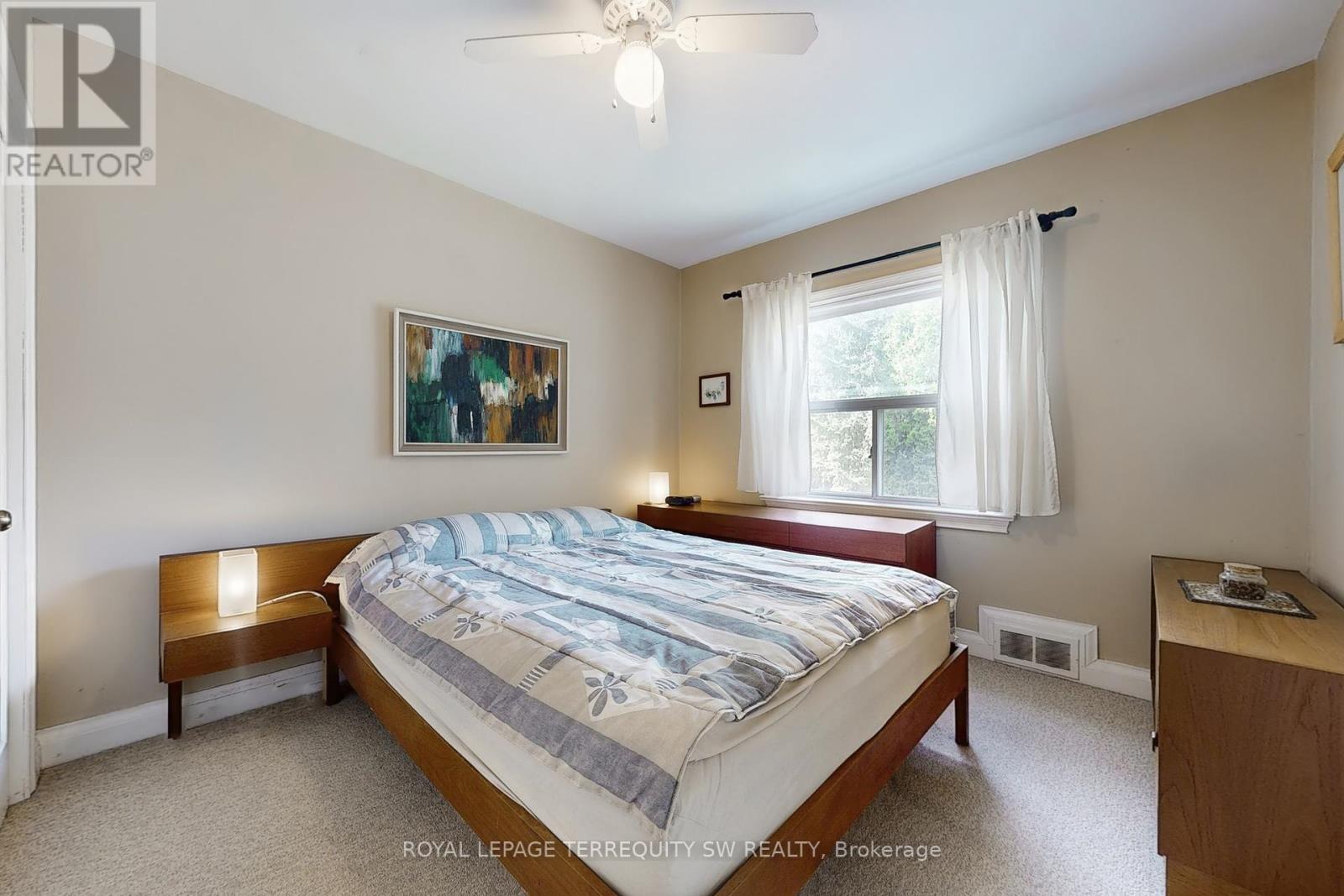 Photo 14 of 242 Joicey Boulevard, Toronto ON