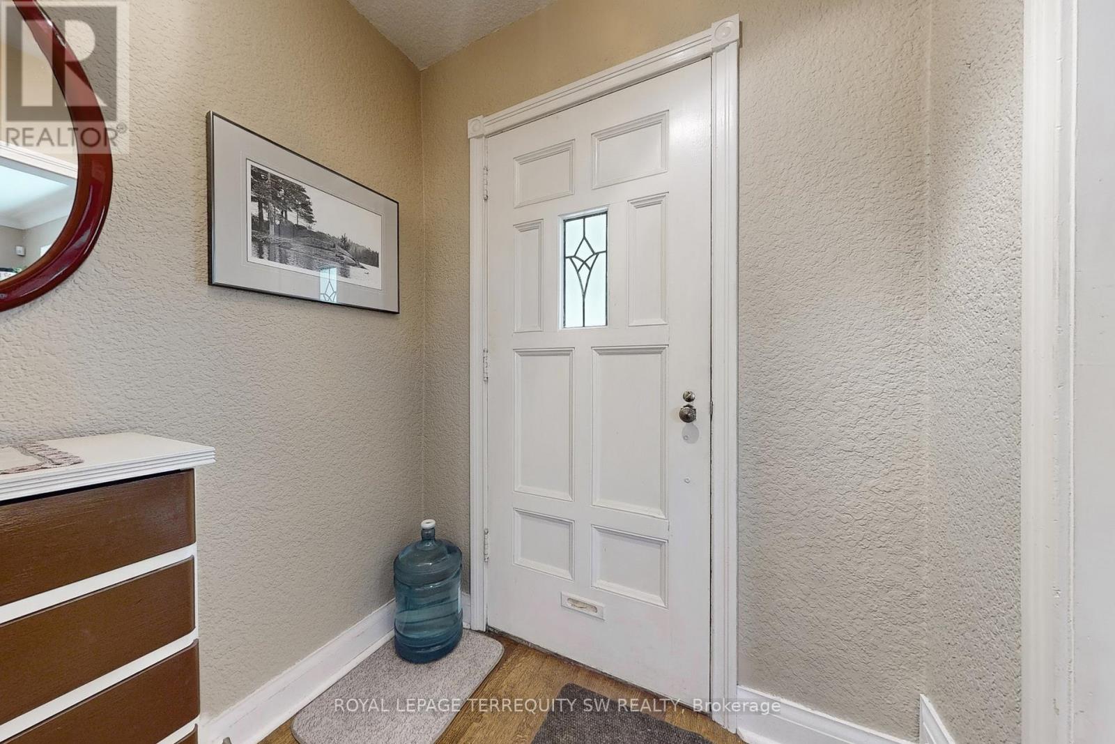 Photo 17 of 242 Joicey Boulevard, Toronto ON