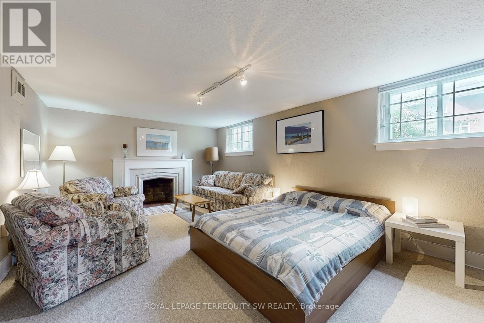 Photo 21 of 242 Joicey Boulevard, Toronto ON