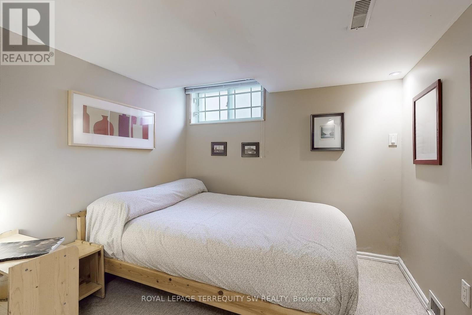 Photo 23 of 242 Joicey Boulevard, Toronto ON