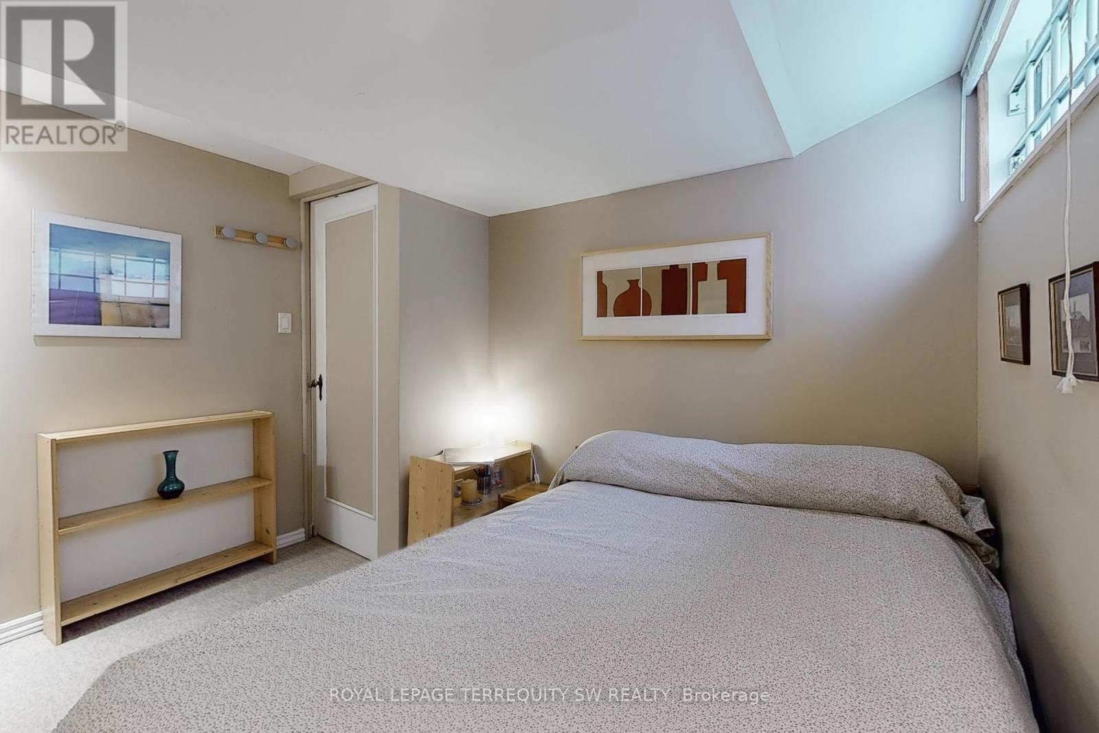 Photo 24 of 242 Joicey Boulevard, Toronto ON