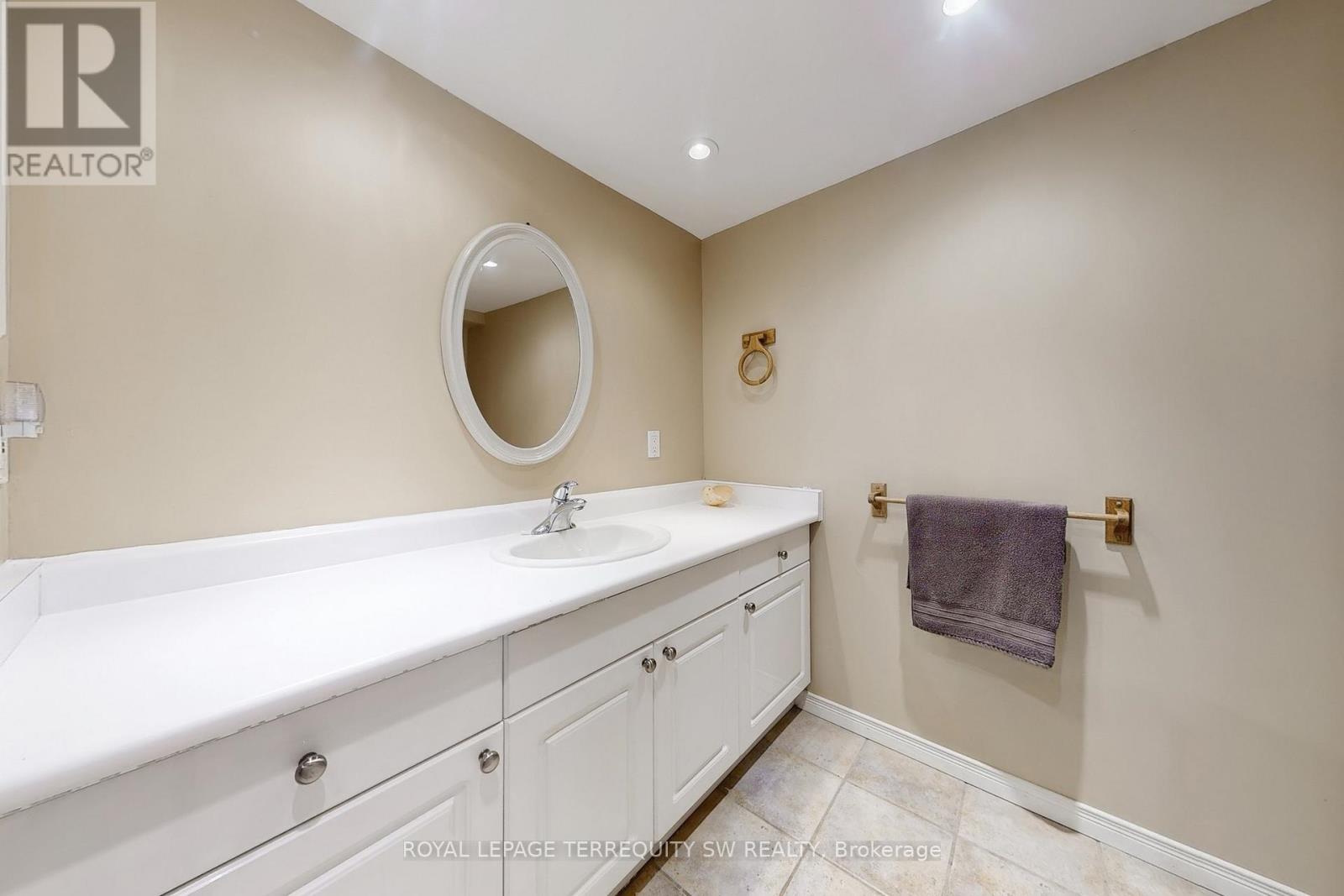 Photo 25 of 242 Joicey Boulevard, Toronto ON