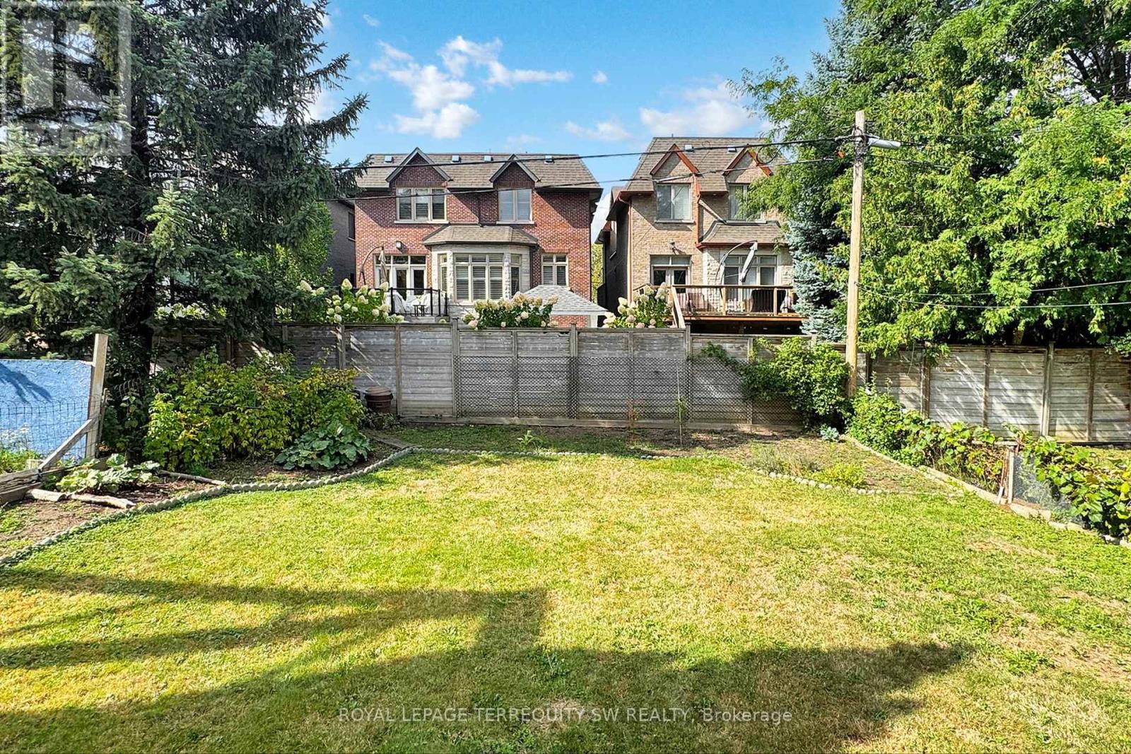 Photo 27 of 242 Joicey Boulevard, Toronto ON