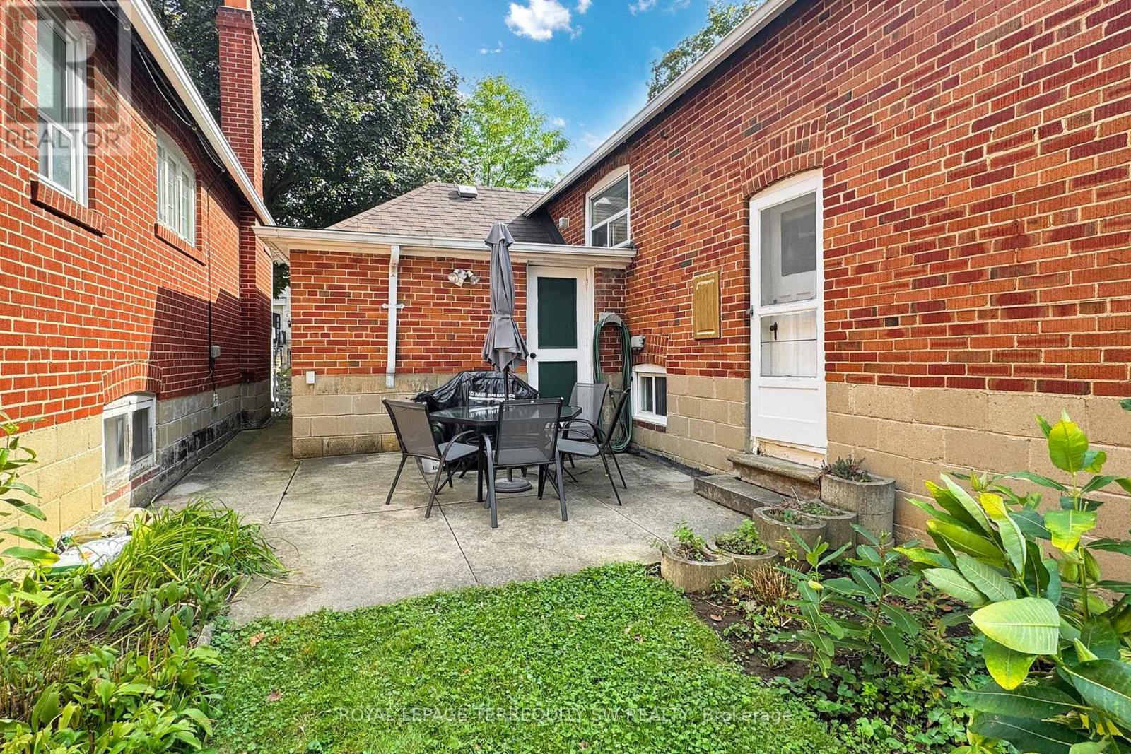 Photo 28 of 242 Joicey Boulevard, Toronto ON