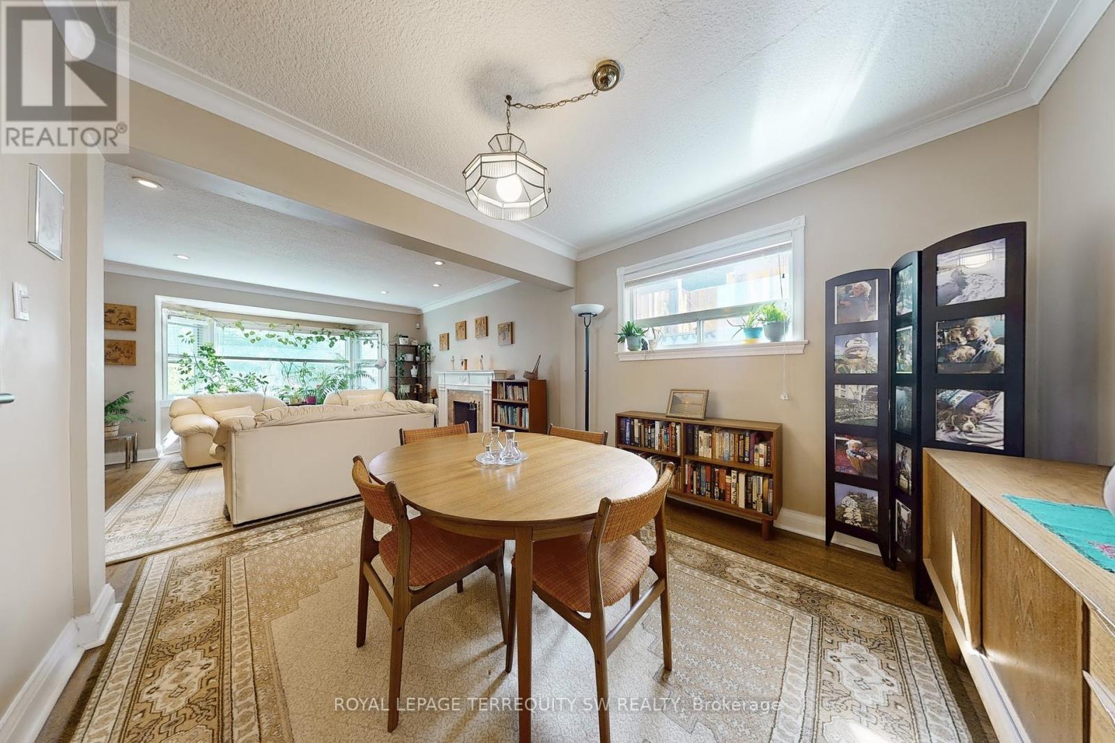 Photo 6 of 242 Joicey Boulevard, Toronto ON