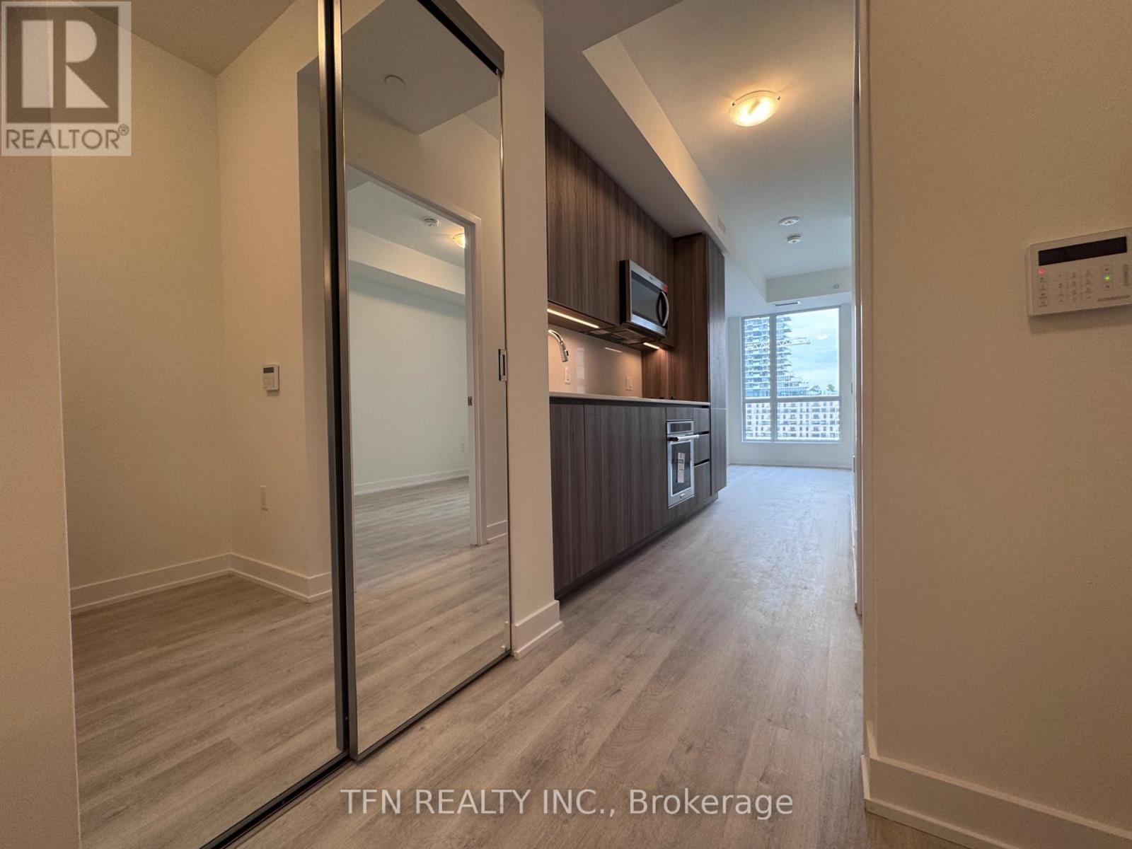 Photo 2 of 812 15 Richardson Street, Toronto ON
