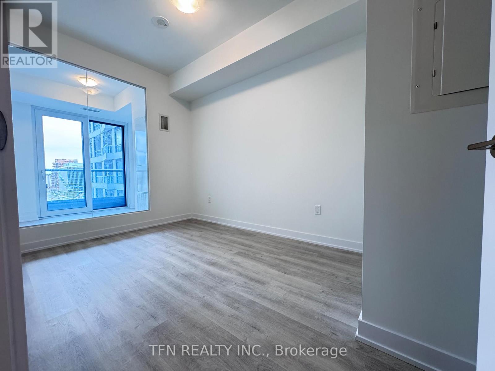 Photo 4 of 812 15 Richardson Street, Toronto ON