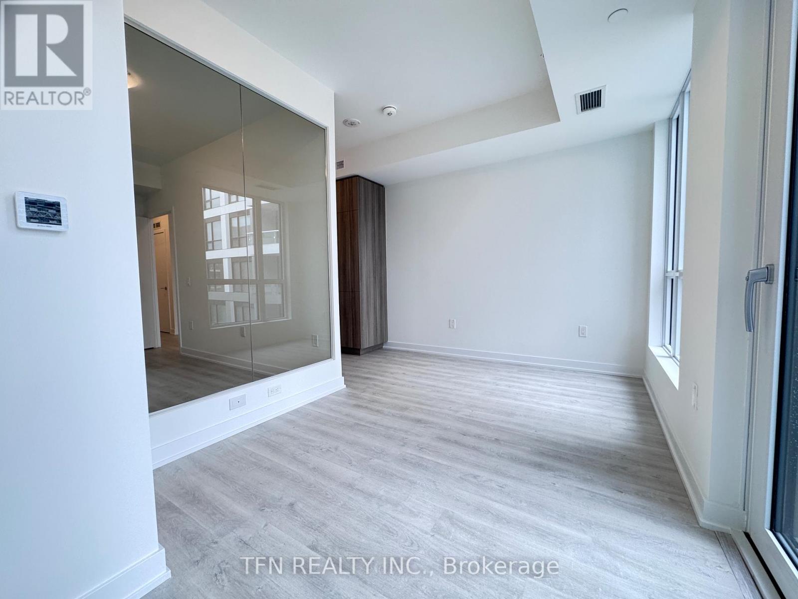 Photo 6 of 812 15 Richardson Street, Toronto ON