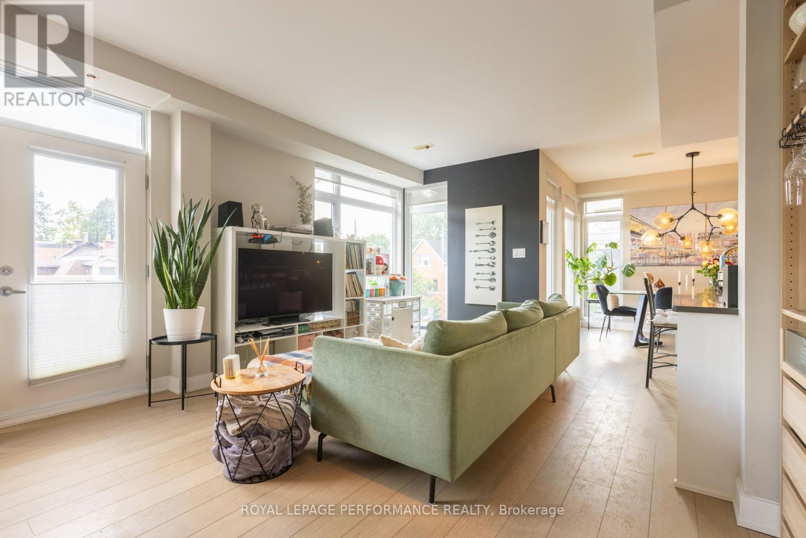 Photo 10 of 22 Holmwood Avenue, Ottawa ON