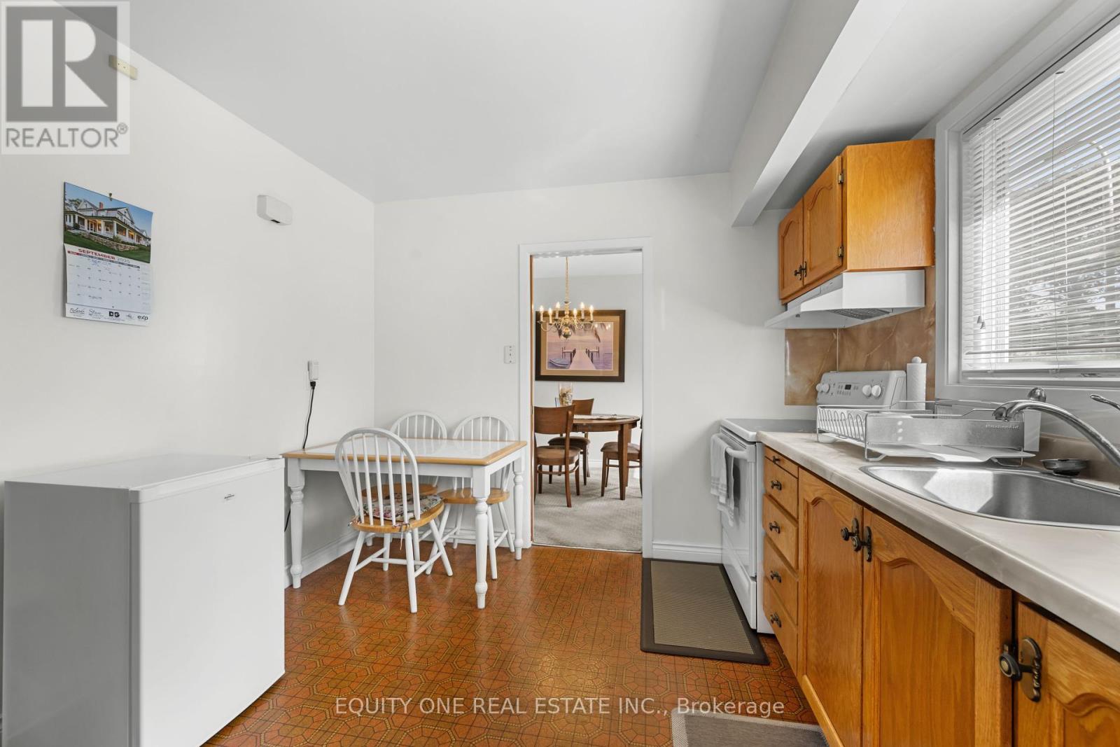 Photo 14 of 2 Parkside Crescent, Ottawa ON
