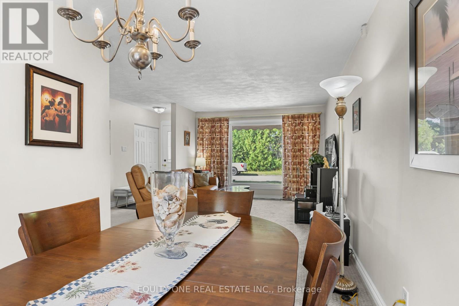 Photo 6 of 2 Parkside Crescent, Ottawa ON