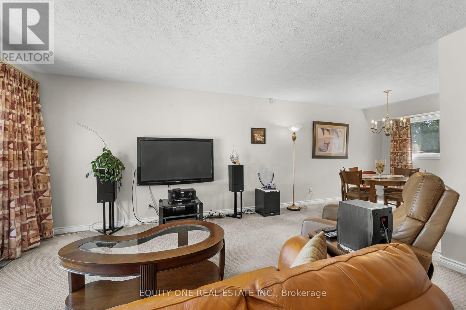 Photo 7 of 2 Parkside Crescent, Ottawa ON