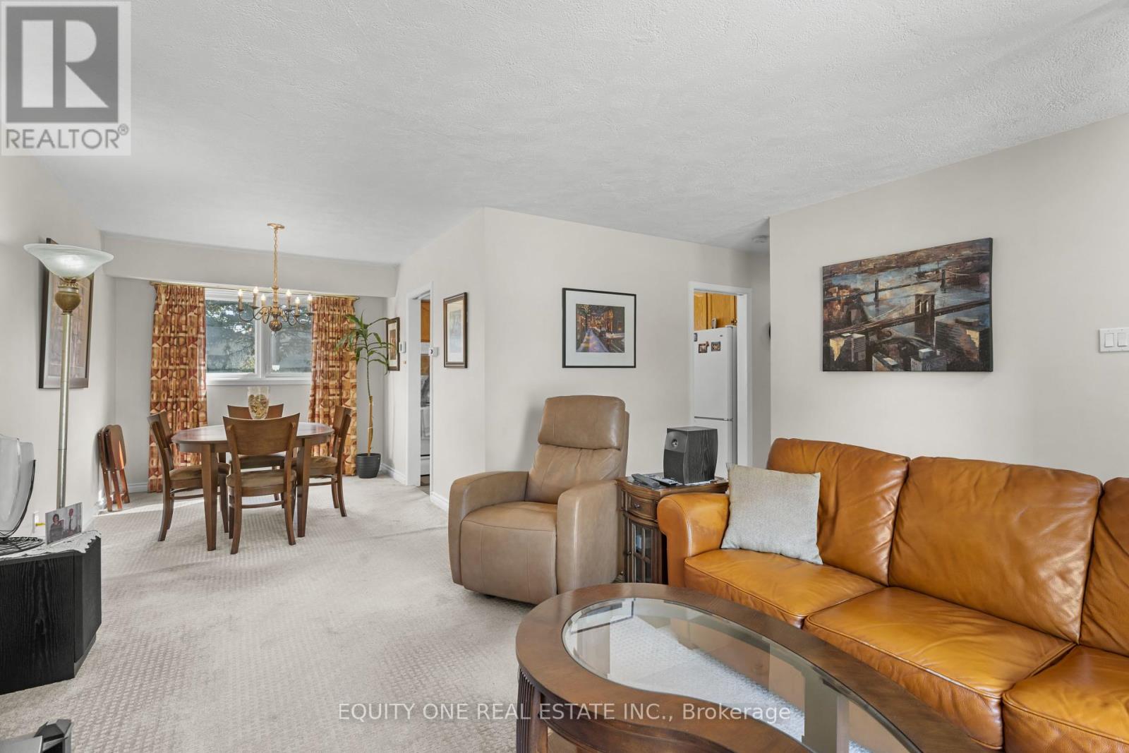 Photo 8 of 2 Parkside Crescent, Ottawa ON
