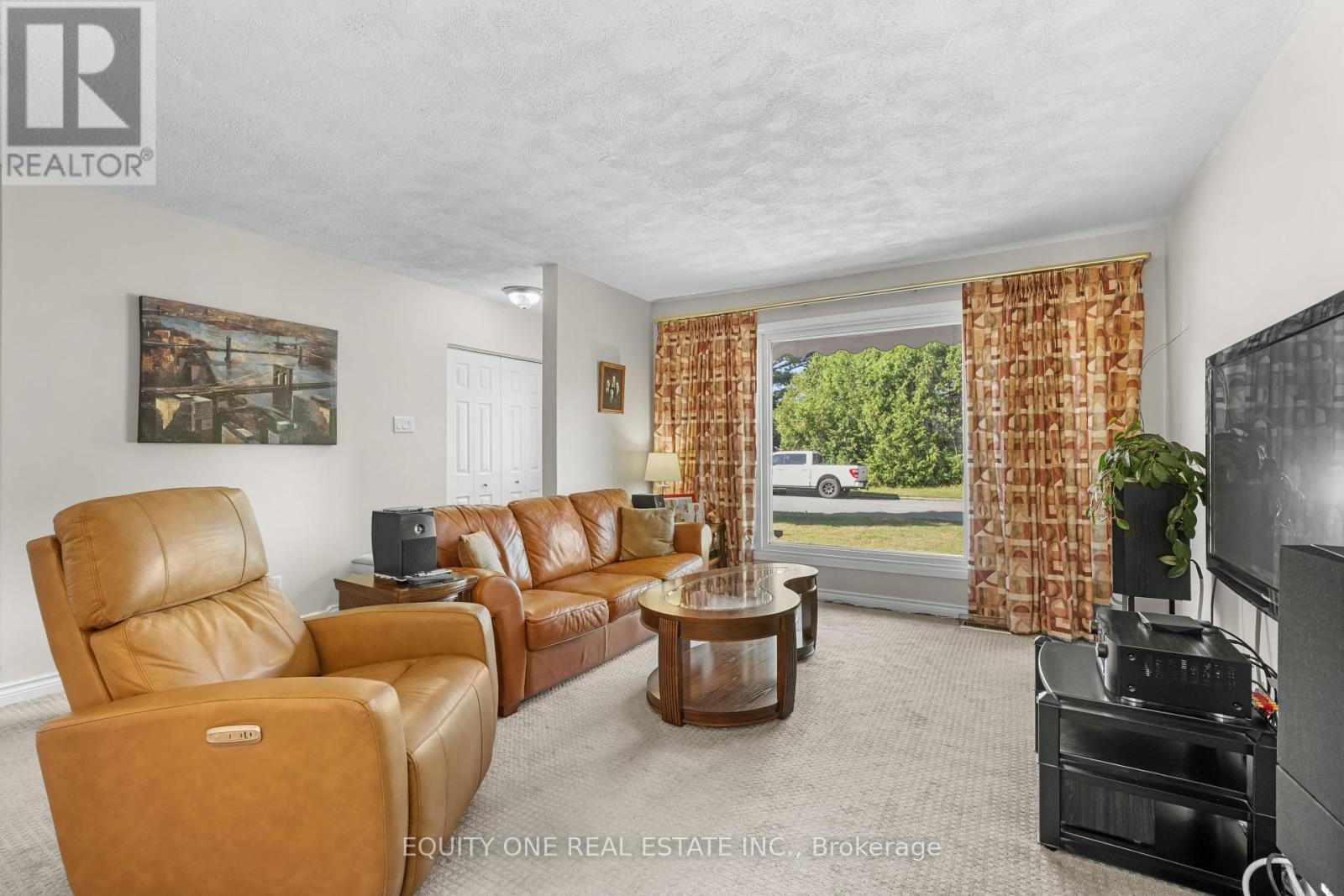 Photo 9 of 2 Parkside Crescent, Ottawa ON