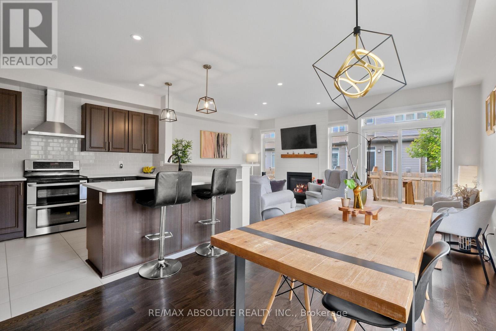 Photo 10 of 243 Overberg Way, Ottawa ON