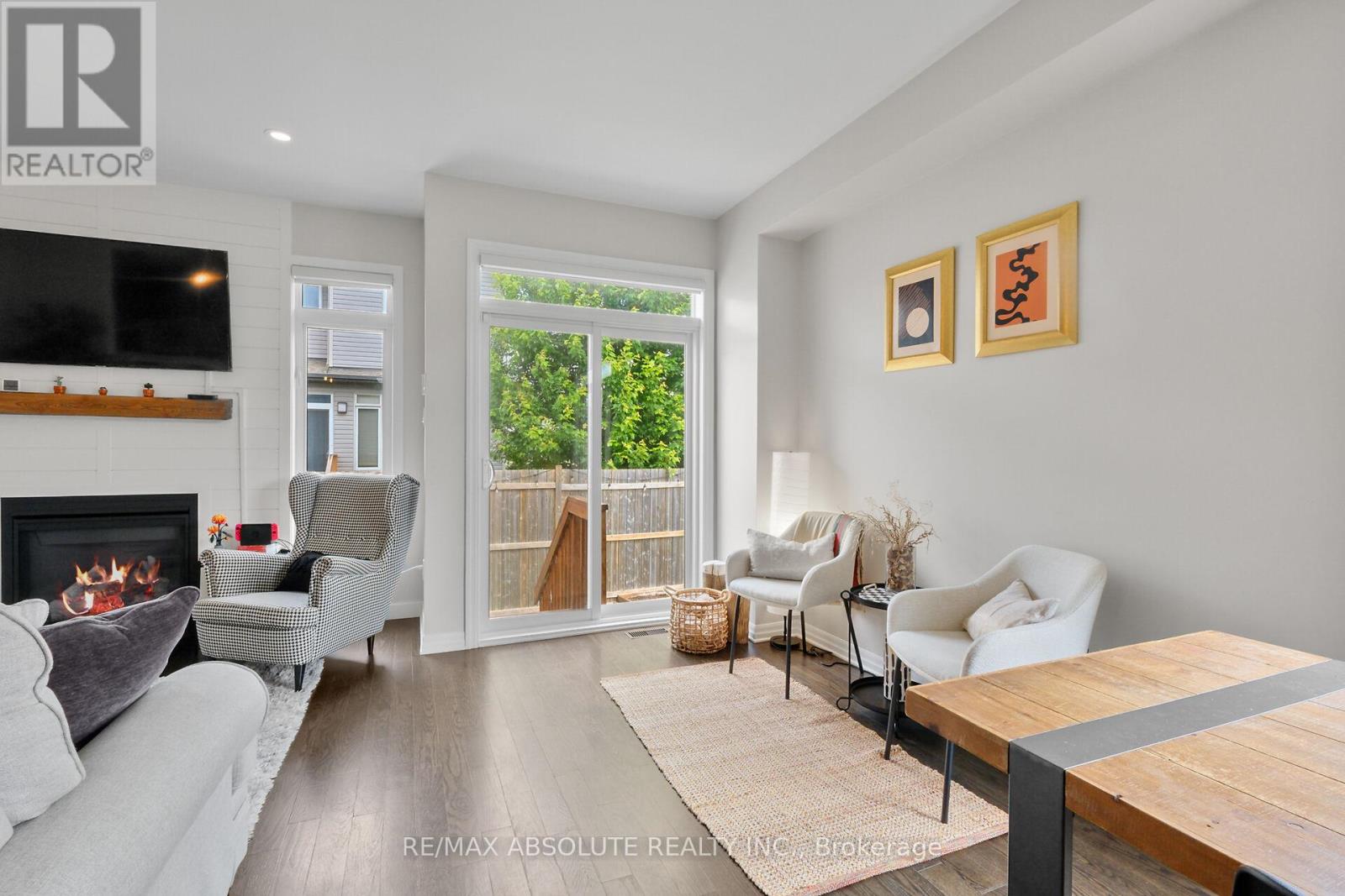 Photo 14 of 243 Overberg Way, Ottawa ON