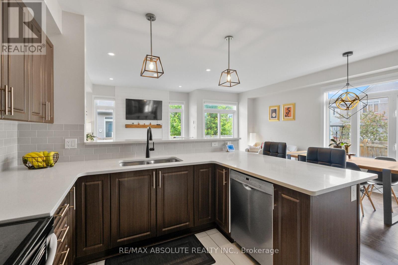 Photo 22 of 243 Overberg Way, Ottawa ON